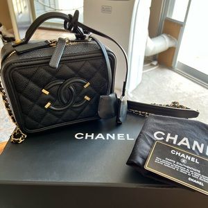 CHANEL FILIGREE QUILTED CAVIAR SMALL VANITY
